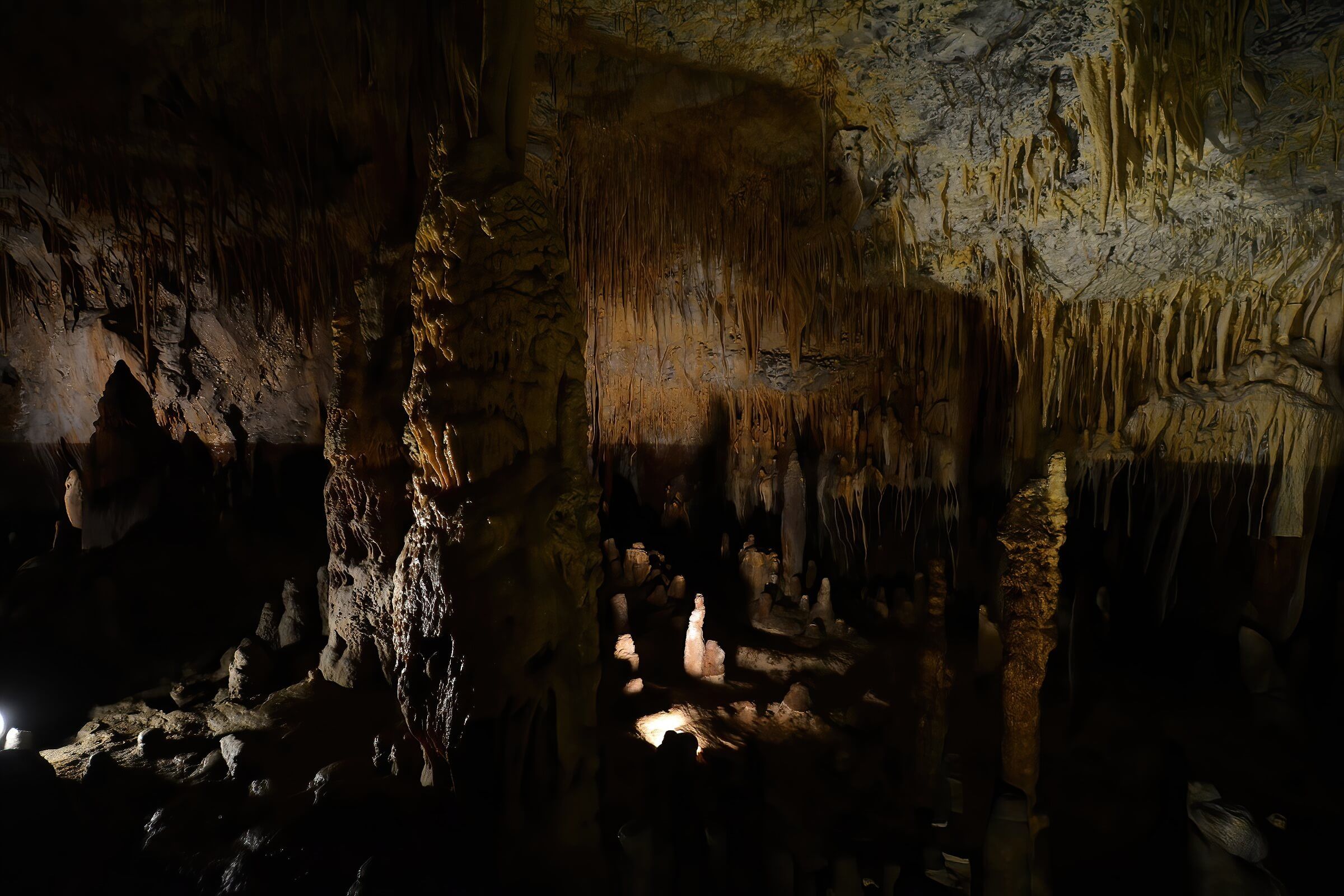 A picture of the inside of kapsia cave depicting a big room and stalactites of all sizes