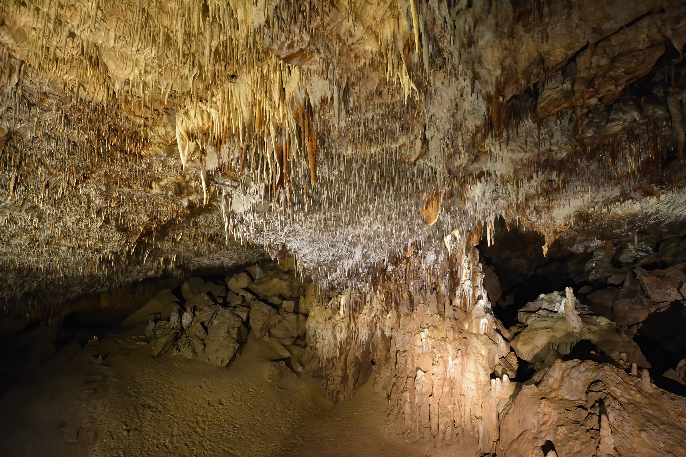 A picture of the inside of kapsia cave depicting many small stalactites